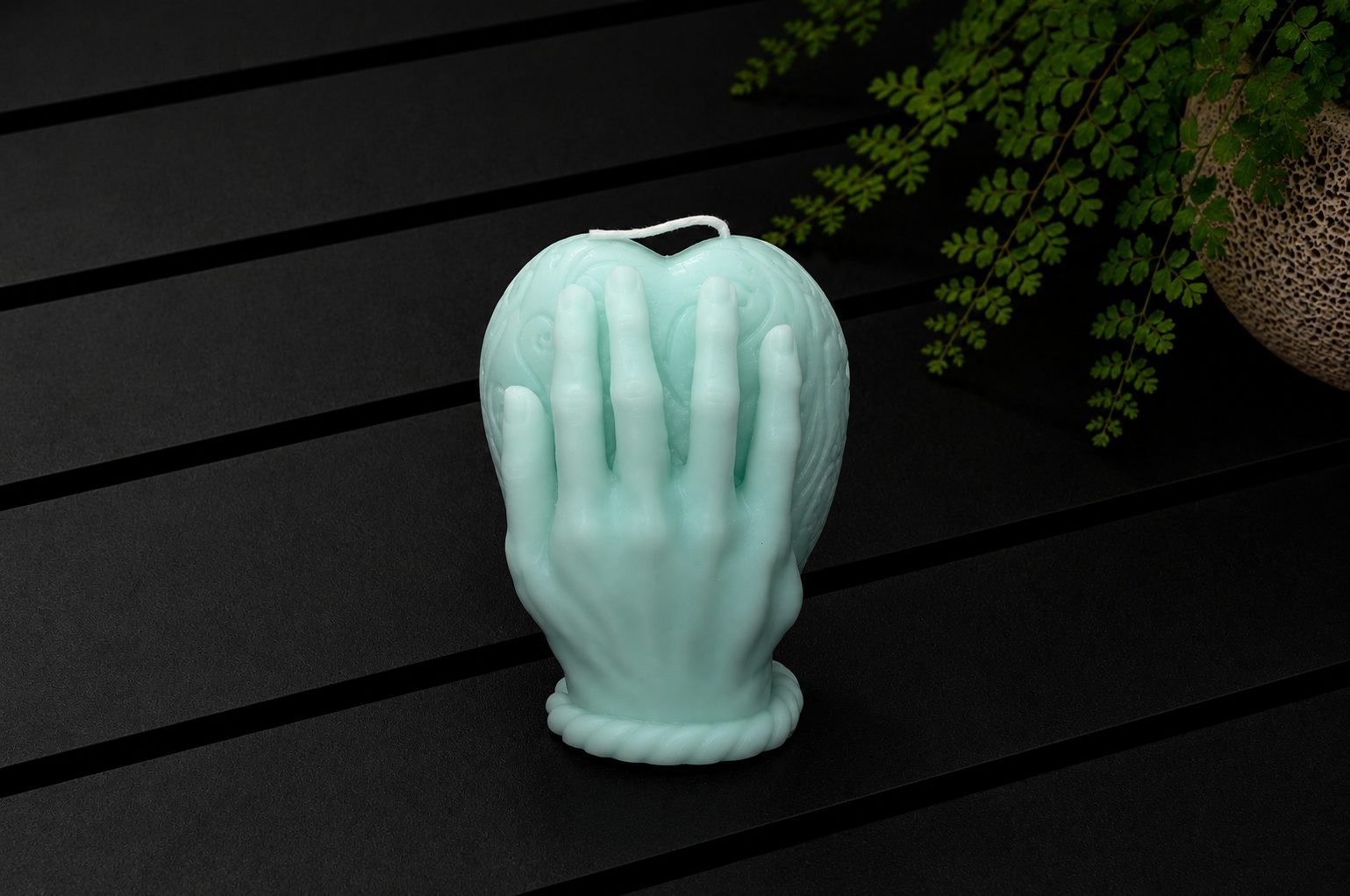 Hart kaars in handen – licht turquoise - Afbeelding 2